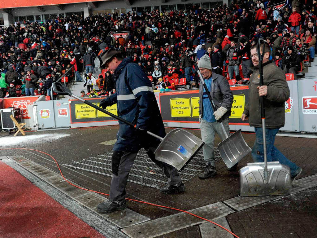 Der SC Freiburg holt im Leverkusener Schneegestöber ein 2:2-Unentschieden. Der SC Freiburg holt im Leverkusener Schneegestöber ein 2:2-Unentschieden.