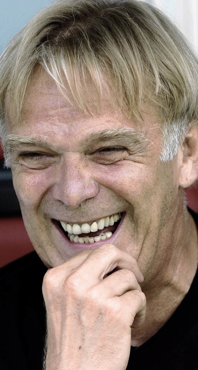 Hat gut lachen:  Volker Finke kehrt in die Bundesliga zurck   | Foto: dpa