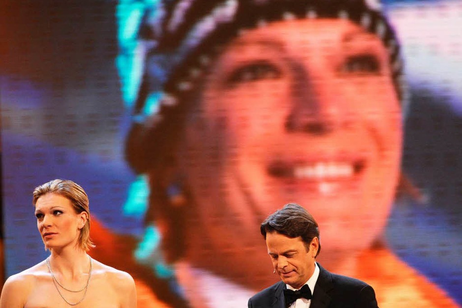 Maria Riesch, Sebastian Vettel und die DFB-Fußballer um Bundestrainer Löw – Deutschlands Sportler des Jahres. (Foto: dpa) Maria Riesch, Sebastian Vettel und die DFB-Fußballer um Bundestrainer Löw – Deutschlands Sportler des Jahres. (Foto: dpa)