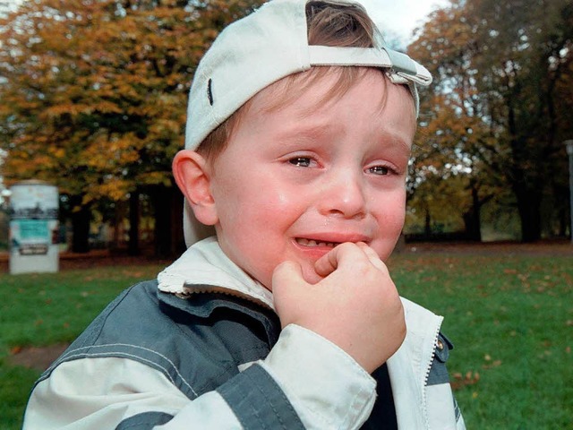 Weinen, Wutausbrche und Anklammern an...weisen von Kindern mit Trennungsangst.  | Foto: Jens Wolf