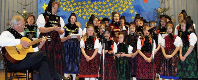 Die Mitglieder der Huserner Trachteng...singen. Das bewiesen sie am Sonntag.    | Foto: Siegfried Krex