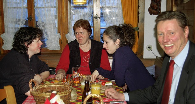 Einen gemtlichen Nachmittag erlebten ..., Amalia Dima (Zweite  von rechts).     | Foto: Hans-Dieter Folles
