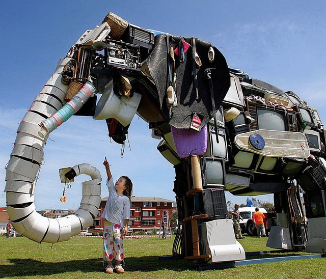 Auch eine Art Recycling &#8211; der Elefant steht in Sidney in Australien.  | Foto: afp