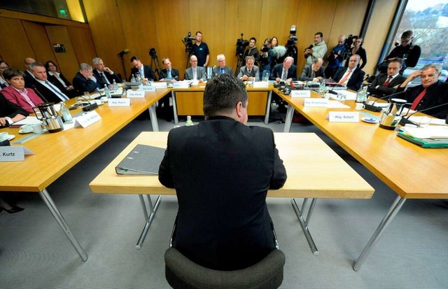 Stefan Mappus vor dem Untersuchungsausschuss in Stuttgart.  | Foto: dpa