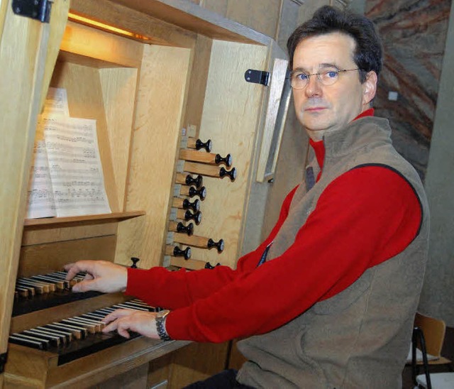 Martin Gro an der Stieffel-Orgel. Der...konzert mit dem MGV Niederschopfheim.   | Foto: Renate Tebbel
