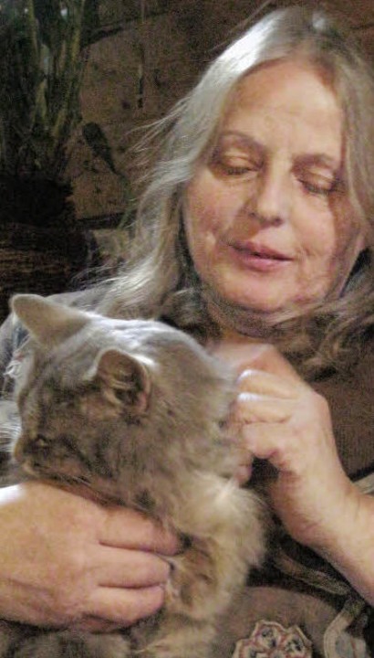 Roswitha Dold mit Katze Bärle   | Foto: Schmid
