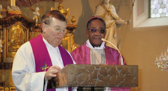 Bischofsbesuch aus Angola  | Foto: Jutta Schtz