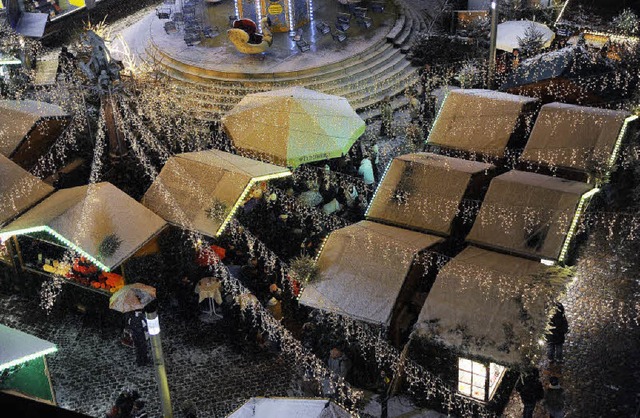 Fr viele ein wichtiger Treffpunkt: de...htsmarkt (hier auf dem Kartoffelmarkt)  | Foto: Ingo Schneider