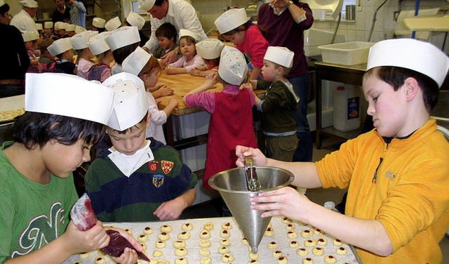 Mit Feuereifer beim Backen &#8211; die Lions-Kinder   | Foto: privat