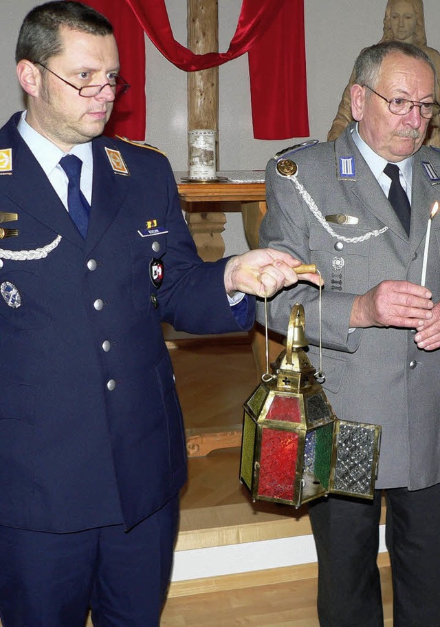 Markus Bhm und Bernd Ebner bergaben ...rung von Riedern am Wald und Umgebung.  | Foto: Patrick Burger