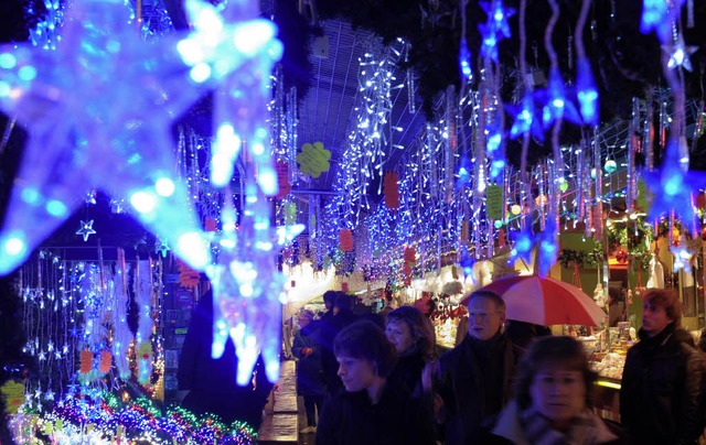 Schliet heute eine Stunde frher als sonst: der Straburger Weihnachtsmarkt.   | Foto: dpa