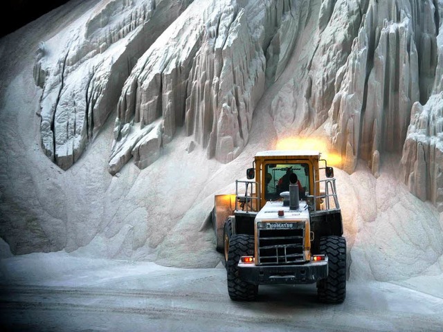 Schnee von gestern: Die Salzlager sind lngst ausgerumt.  | Foto: DDP/DPA