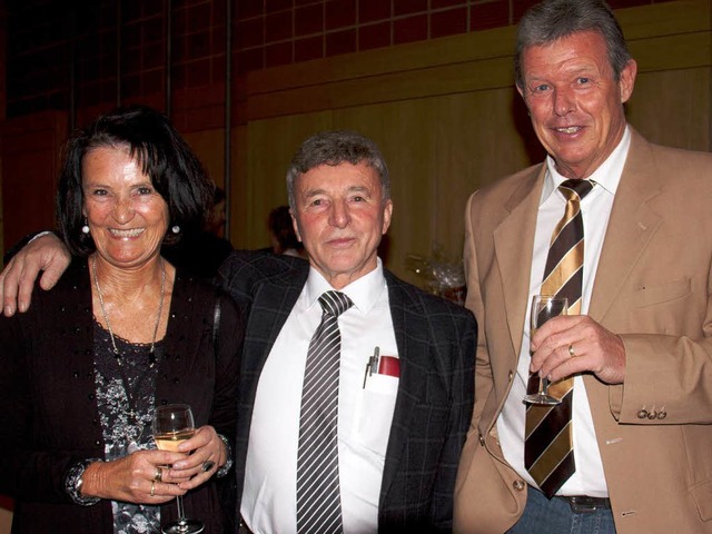 Manfred Staller (Mitte) feierte seinen...h Kiefer und Frau Monika gratulierten.  | Foto: Christiane Seifried