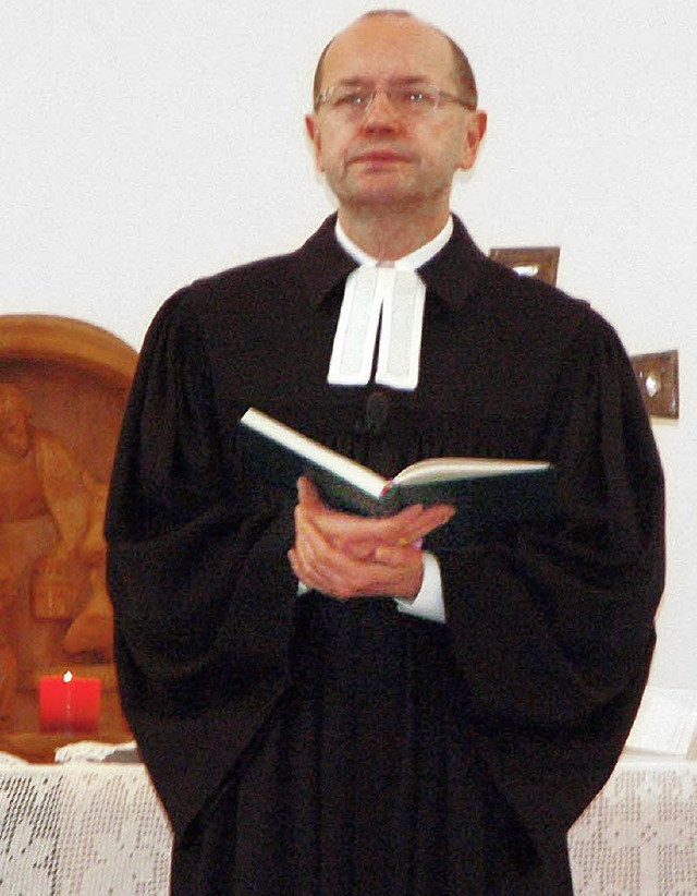 In der evangelischen Stadtkirche feier...infried Oelschlegel mit den Glubigen.  | Foto: Michael Gottstein