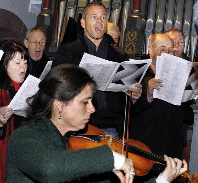 Der Weihnachtsgottesdienst  in Schutte...vielen Solisten musikalisch  geprgt.   | Foto: heidi fssel