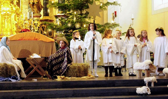 Zu einer stimmungsvollen Krippenfeier ...n die Kirche St. Nikolaus eingeladen.   | Foto: heidi fssel