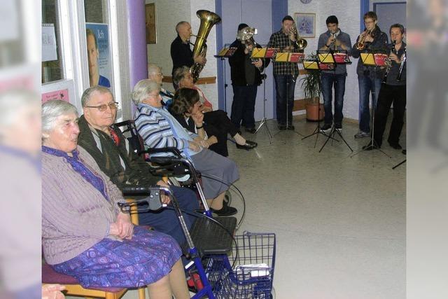 Musik erfreut die Senioren der Senioren