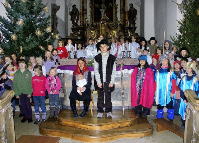 In der Hochsaler Pfarrkirche St. Pelag...as Geschehen der  Heiligen Nacht dar.   | Foto: Doris  Dehmel