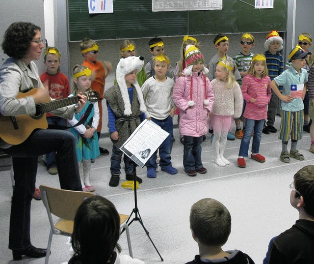 Mit einem Mini-Musical erfreuten Erstk...tern und Schler aus  anderen Klassen.  | Foto: Privat