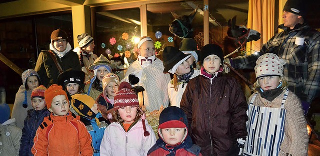 Bei der Stall-Weihnacht vor dem Kurhau...b waren Lamas dabei (im Hintergrund).   | Foto: Berger