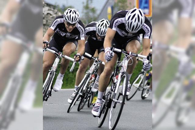 Zehn Radfahrer im Team