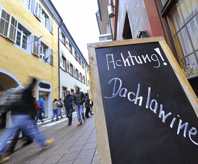 Achtung Tauwetter: Passanten knnten i...tadt derzeit eins aufs Dach bekommen.   | Foto: michael bamberger