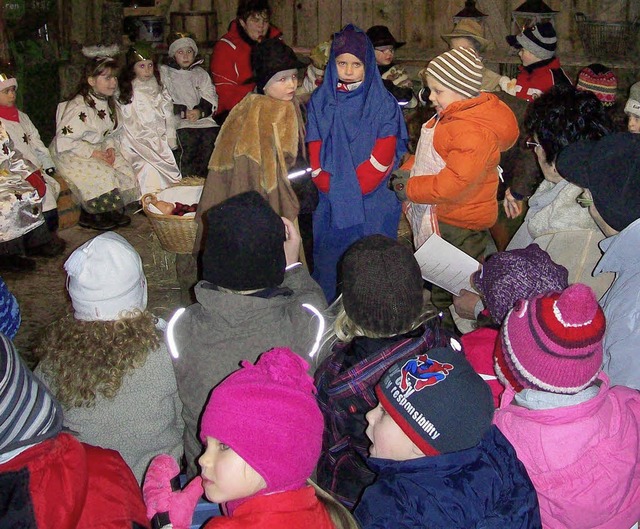 Originalgetreu  feierten die Kinder de...Hintermatt Hirtenfest in einem Stall.   | Foto: Privat