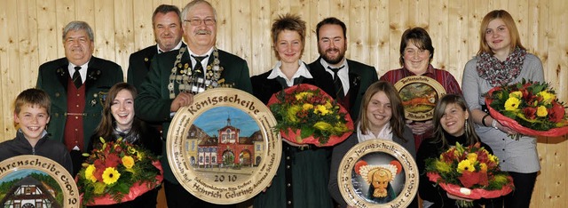 Der Schtzenverein Biederbach ehrte se...ilie und ihr Gefolge beim Knigsball.   | Foto: Alfred Joos