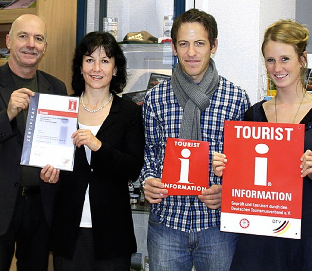 Lothar Winterle, Leiter der Tourist-In...ber die erfolgreiche Zertifizierung.   | Foto: Birgitta Weiher