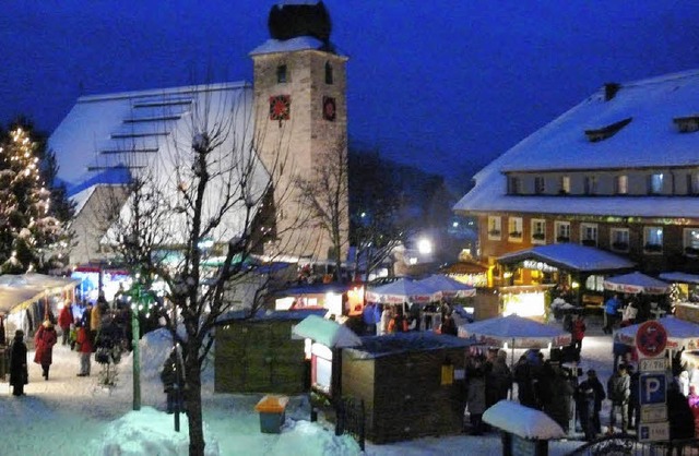 Abendstimmung auf dem Wintermarkt in Schluchsee.   | Foto: Ute Aschendorf