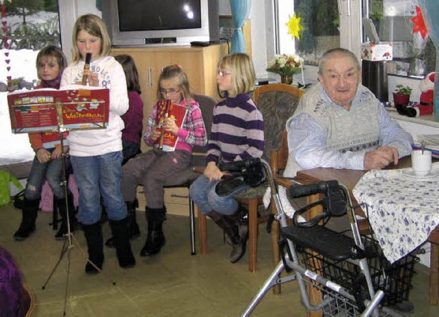 Die Fltenklasse der Jugendmusikschule...rschbhl mit ihrem Spiel eine Freude.   | Foto: Privat