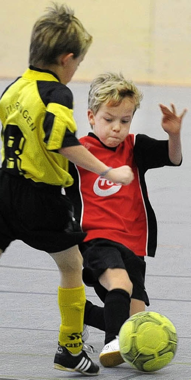 In der Halle fhlt sich vor allem der ...e Fuballnachwuchs in seinem Element.   | Foto: andr roos