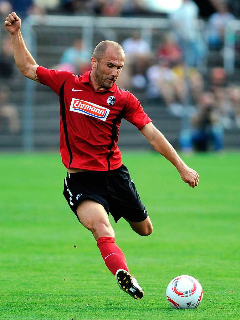 Mittelfeldspieler Ivica Banovic wechselt auf Leihbasis zum Zweitligisten MSV Duisburg.