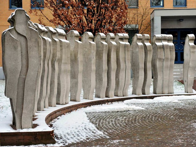 Auslaufmodell Wehrpflicht: in Beton ge...or dem Kreiswehrersatzamt in Freiburg   | Foto: Haid/dpa