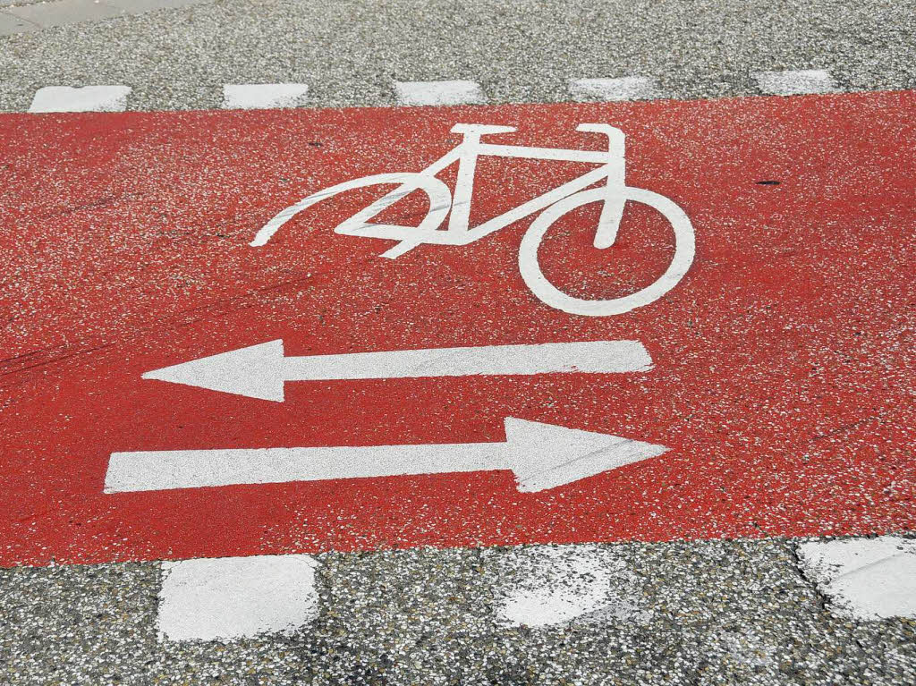 Breite Mehrheit im Gemeinderat: Freiburg bekommt mit Solarstrom beheizte Radwege Breite Mehrheit im Gemeinderat: Freiburg bekommt mit Solarstrom beheizte Radwege