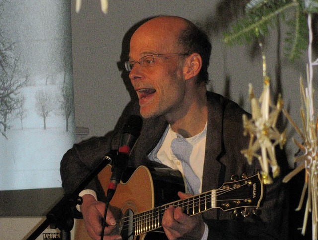 Der Rheinfelder Pfarrer und Liedermach...ert in der Evangelischen Stadtkirche.   | Foto: Michael Gottstein