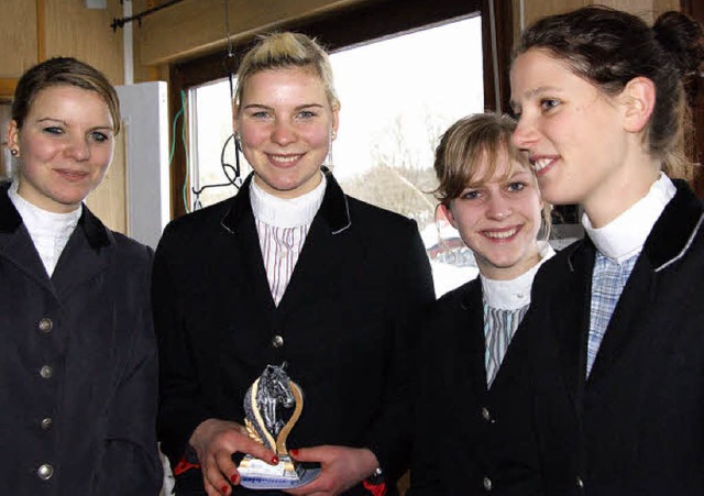 Erfolgreiche Reiterinnen: Sabine Lindn...e Hitzfeld und Anna Ille (von links).   | Foto: BZ