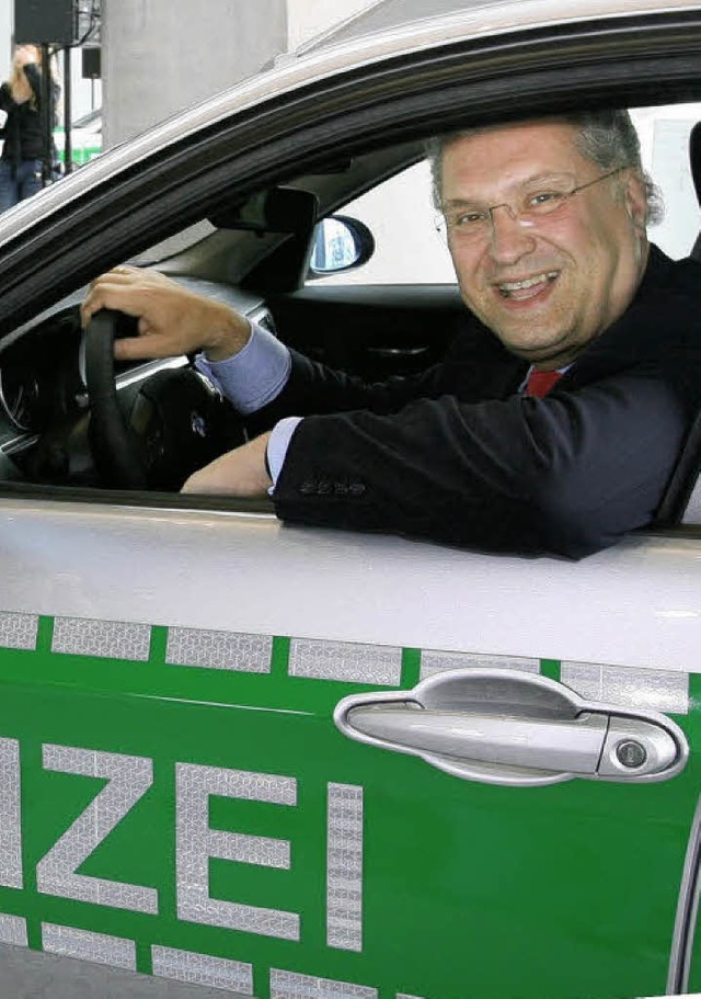 Hngt am herkmmlichen Bild der Polizei: Joachim Herrmann   | Foto: dpa