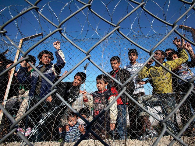 Ein Zaun soll illegale Migration an de...kisch-griechischen Grenze unterbinden.  | Foto: dpa