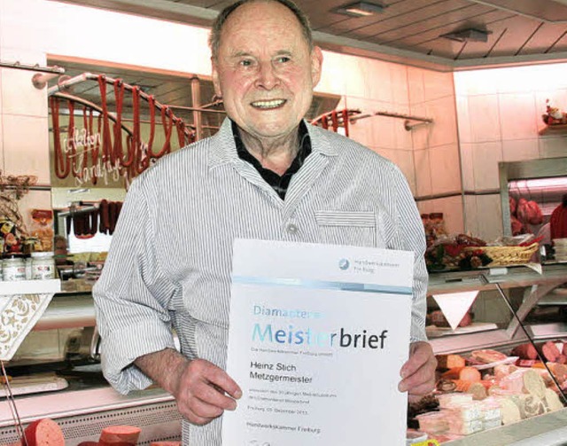 Heinz Stich senior mit dem Diamantenen Meisterbrief der Handwerkskammer.   | Foto: Jung