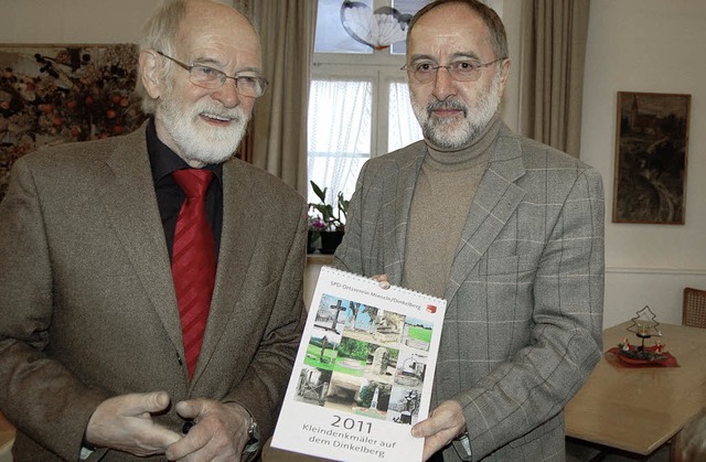 Wilhelm Hundorf (von links) und Gustav...Kalender des SPD-Ortsvereins Minseln.   | Foto: Petra Mller