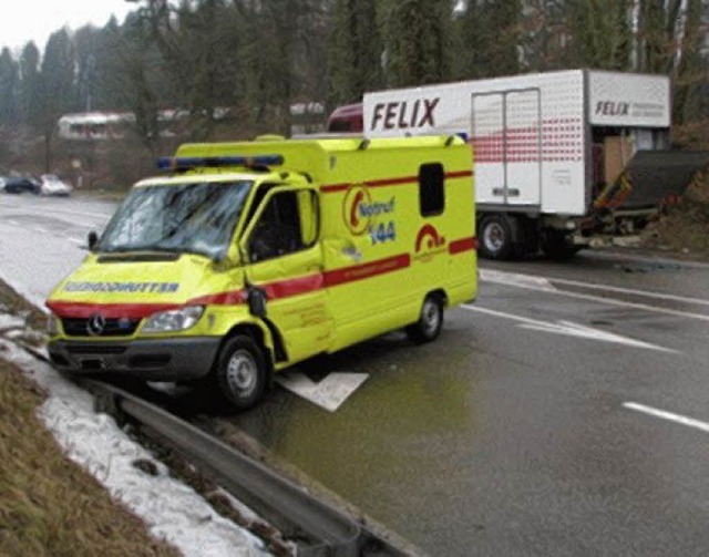 Vier Verletzte forderte der Zusammenst... Lkw gestern  bei Laufenburg/Schweiz.   | Foto: Polizei