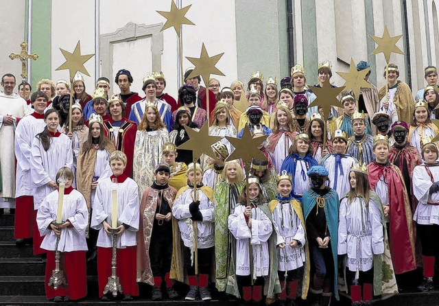 Sternsinger unterwegs: 64 Mdchen und ...mbabwe, Peru und Kambodscha  sammeln.   | Foto: Herbst