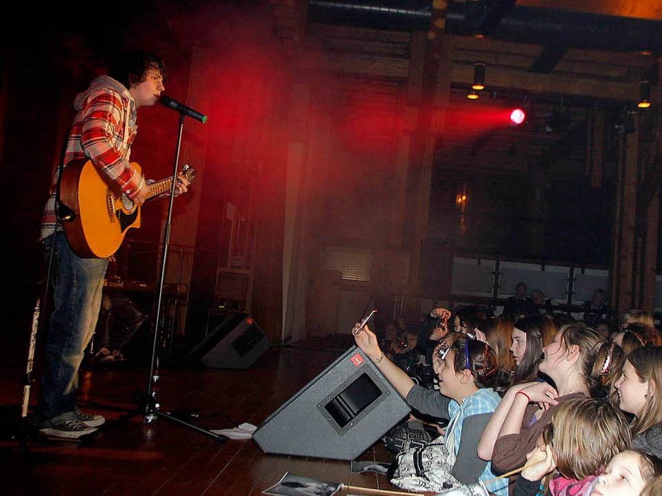 Dominik Bchele lockte seine Fans ins Seelbacher Brgerhaus.   | Foto: heidi fssel