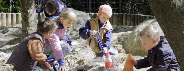 Whrend die Kleinen sorglos spielen, a...t den freien und kirchlichen Trgern.   | Foto: Fillisch