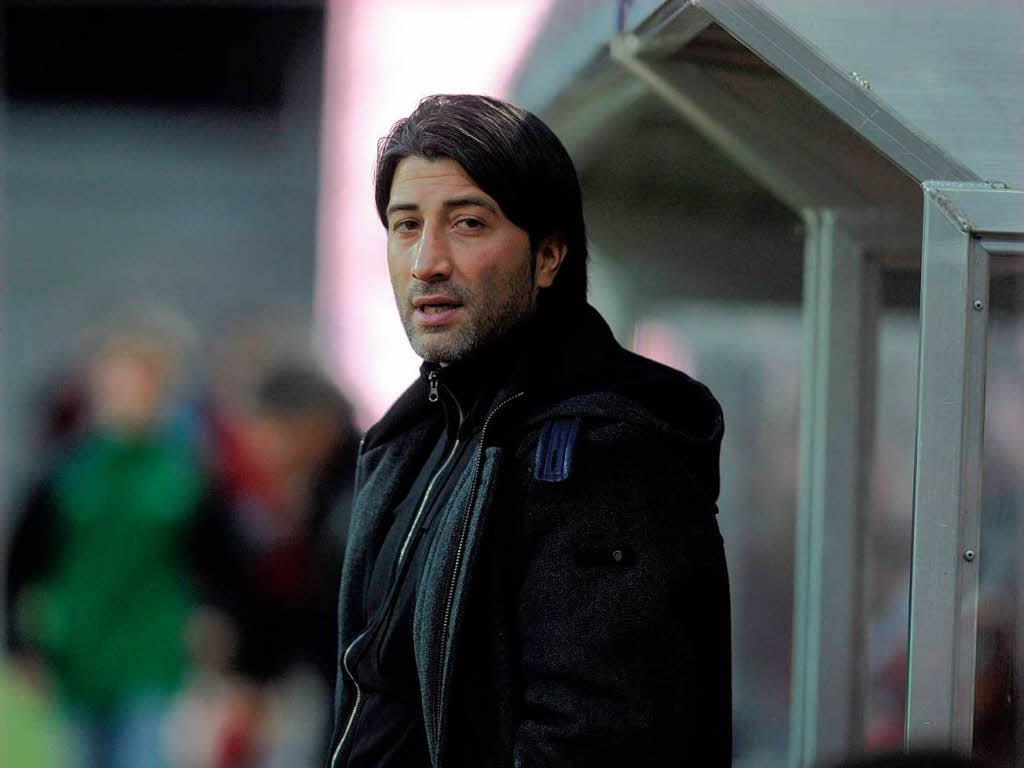 Sein prominenter Kollege: Der Schweizer Ex-Internationale Murat Yakin. Sein prominenter Kollege: Der Schweizer Ex-Internationale Murat Yakin.