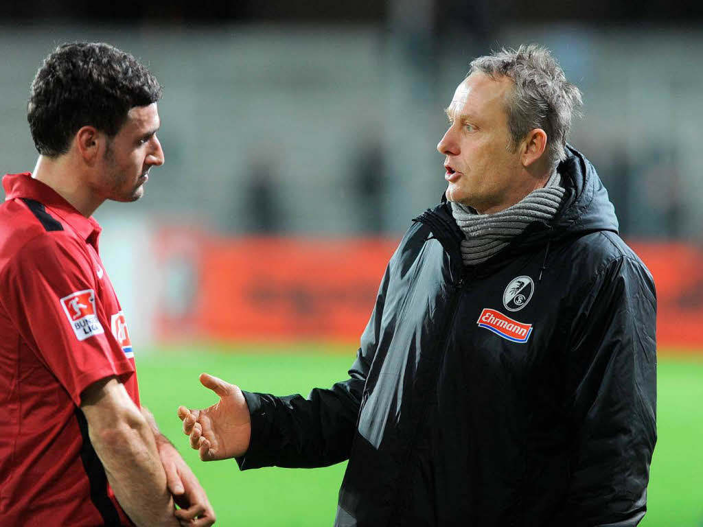 Daniel Caligiuri im Gespräch mit Co-Trainer Christian Streich. Daniel Caligiuri im Gespräch mit Co-Trainer Christian Streich.