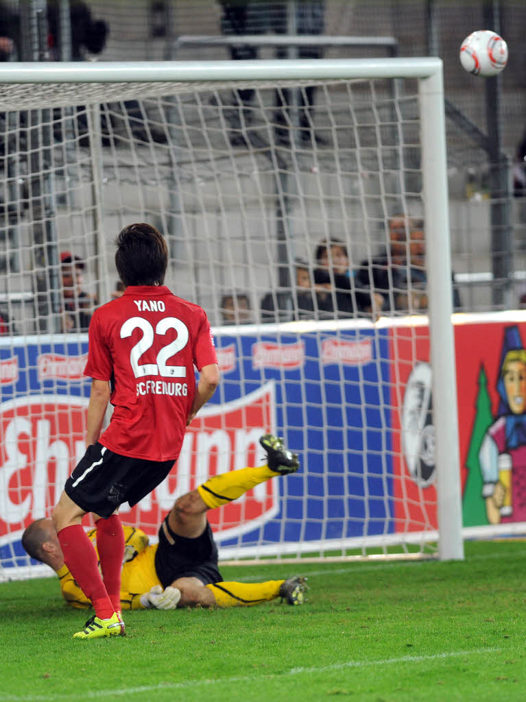 Ja, der Ball senkt sich ins Netz. Der 3:0 Endstand. Ja, der Ball senkt sich ins Netz. Der 3:0 Endstand.