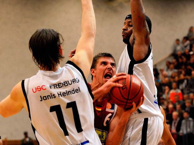 Am Ende setzte sich die Klasse durch: ... 20 Zhlern bester Scorer der Partie.   | Foto: Patrick Seeger