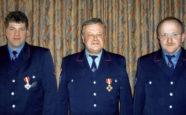 Fr 40 Jahre Dienst in der Reiselfinge...d Bernhard Hinterseh der Feuerwehr an.  | Foto: Karla Scherer